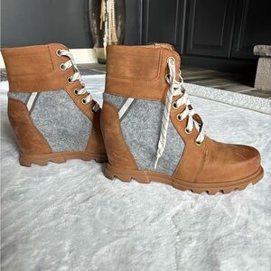 Sorel Tan and Gray Lace Up Boots